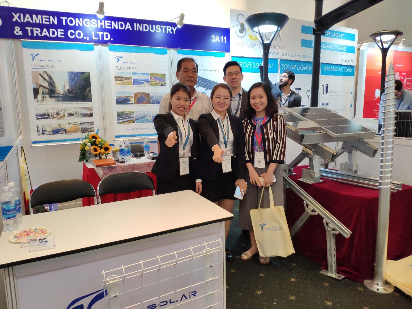 TSD太阳能团队在太阳能展2019年越南